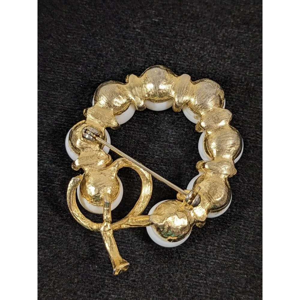 Vintage White Round Cabochon Gold Tone Wreath MOD‎ MCM Pin Brooch